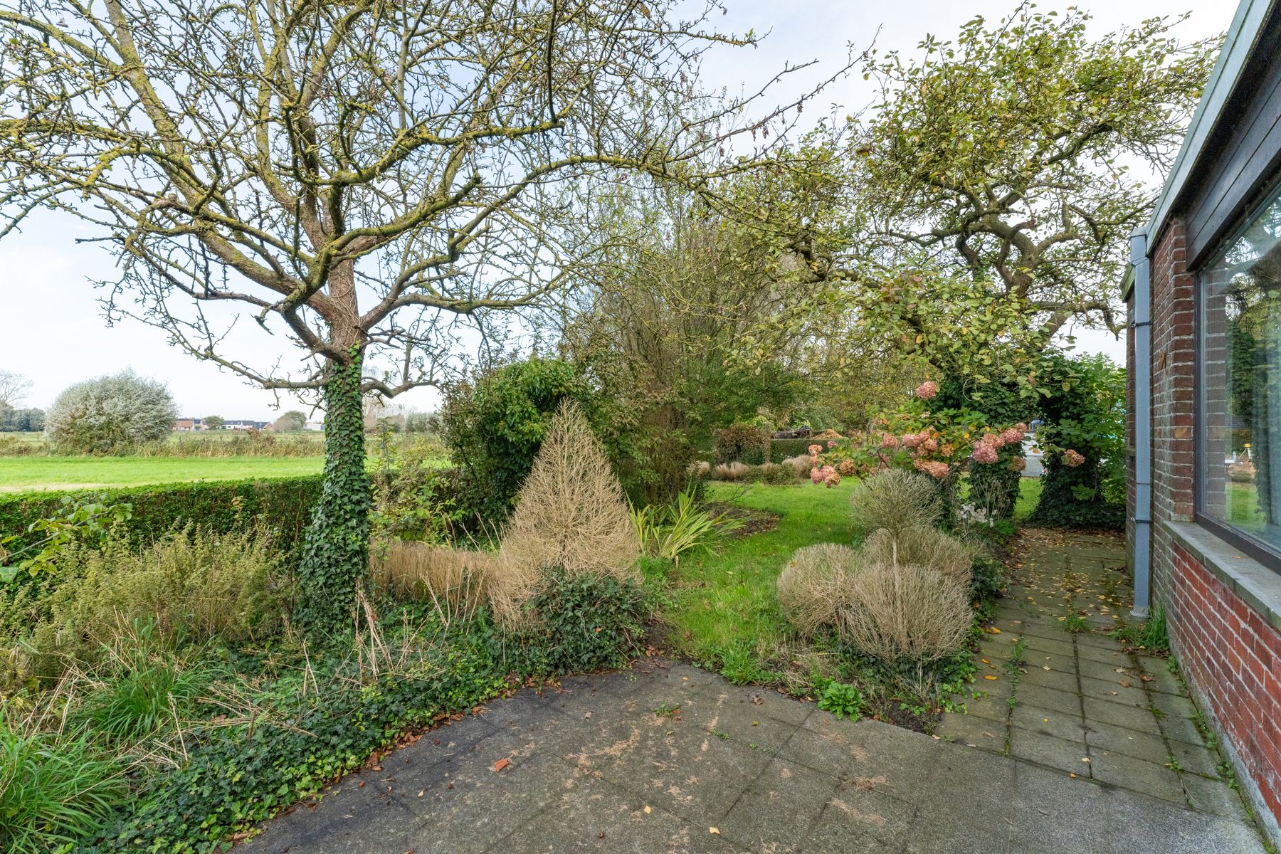 Te renoveren woning met uniek verzicht op 639m² foto 20