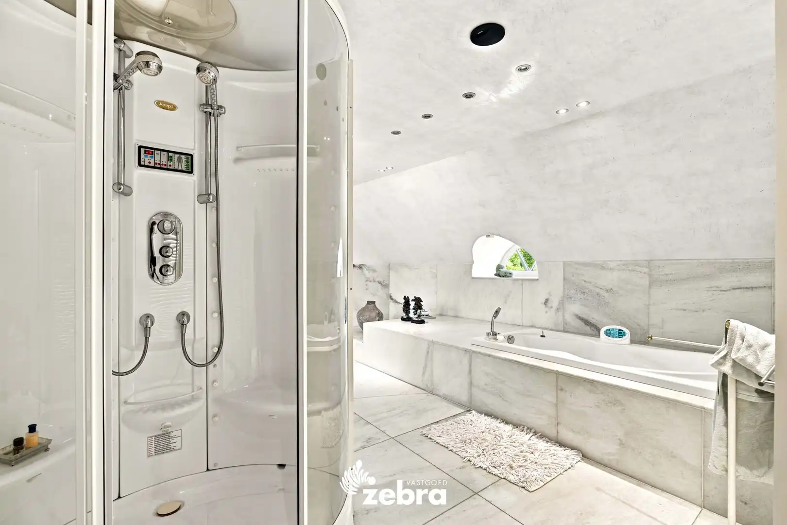 Exclusieve villa op een perceel van bijna 3.000 m² in Meulebeke! foto 24