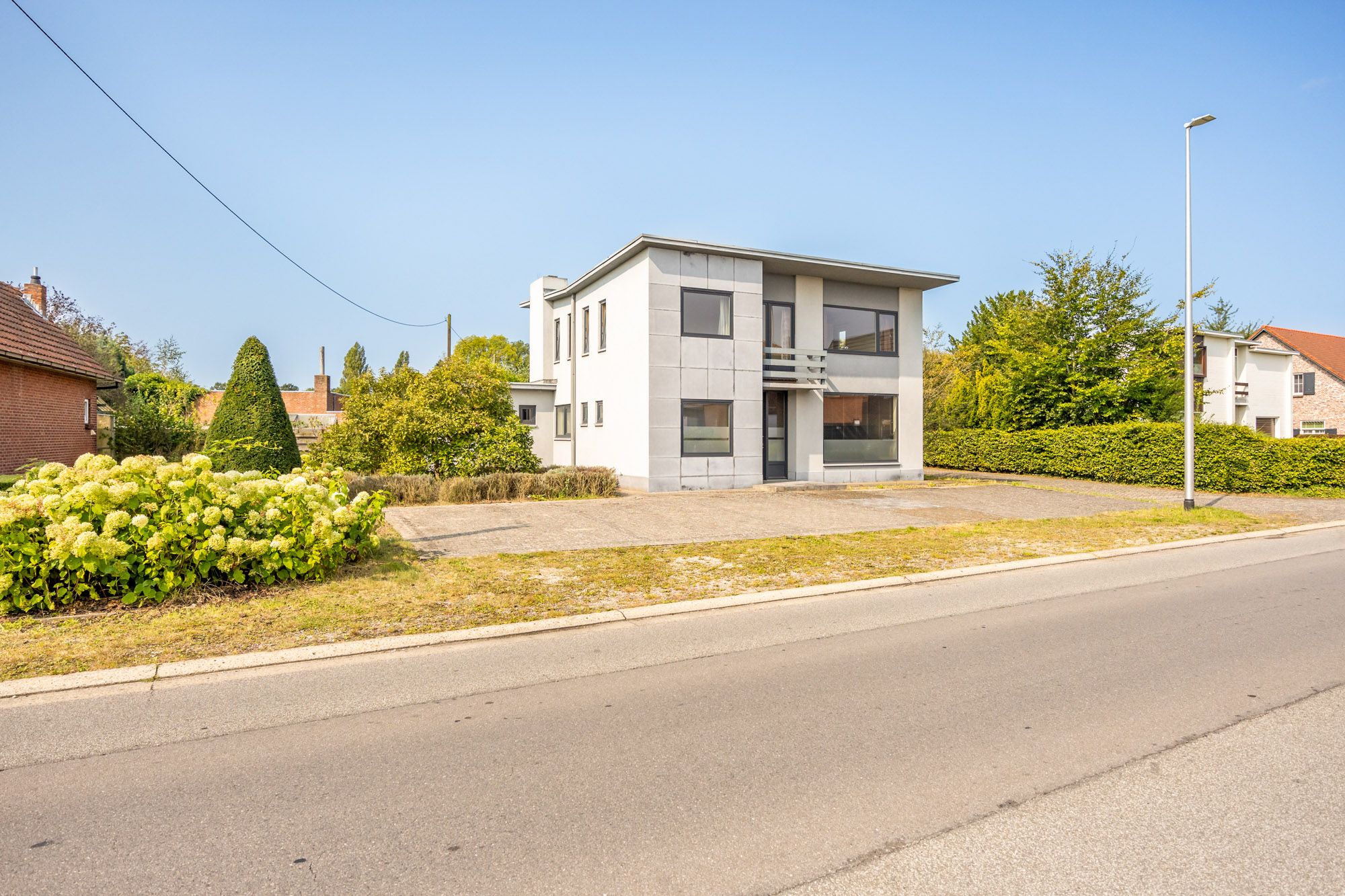 RUIME, WONING/KANTOOR MET VEEL PARKEERGELEGENHEID OP GUNSTIG PERCEEL VAN 6A 35CA IN HET HARTJE VAN HAMONT EN OP SLECHTS ENKELE MINUTEN VAN DE NEDERLANDSE GRENS! foto 4