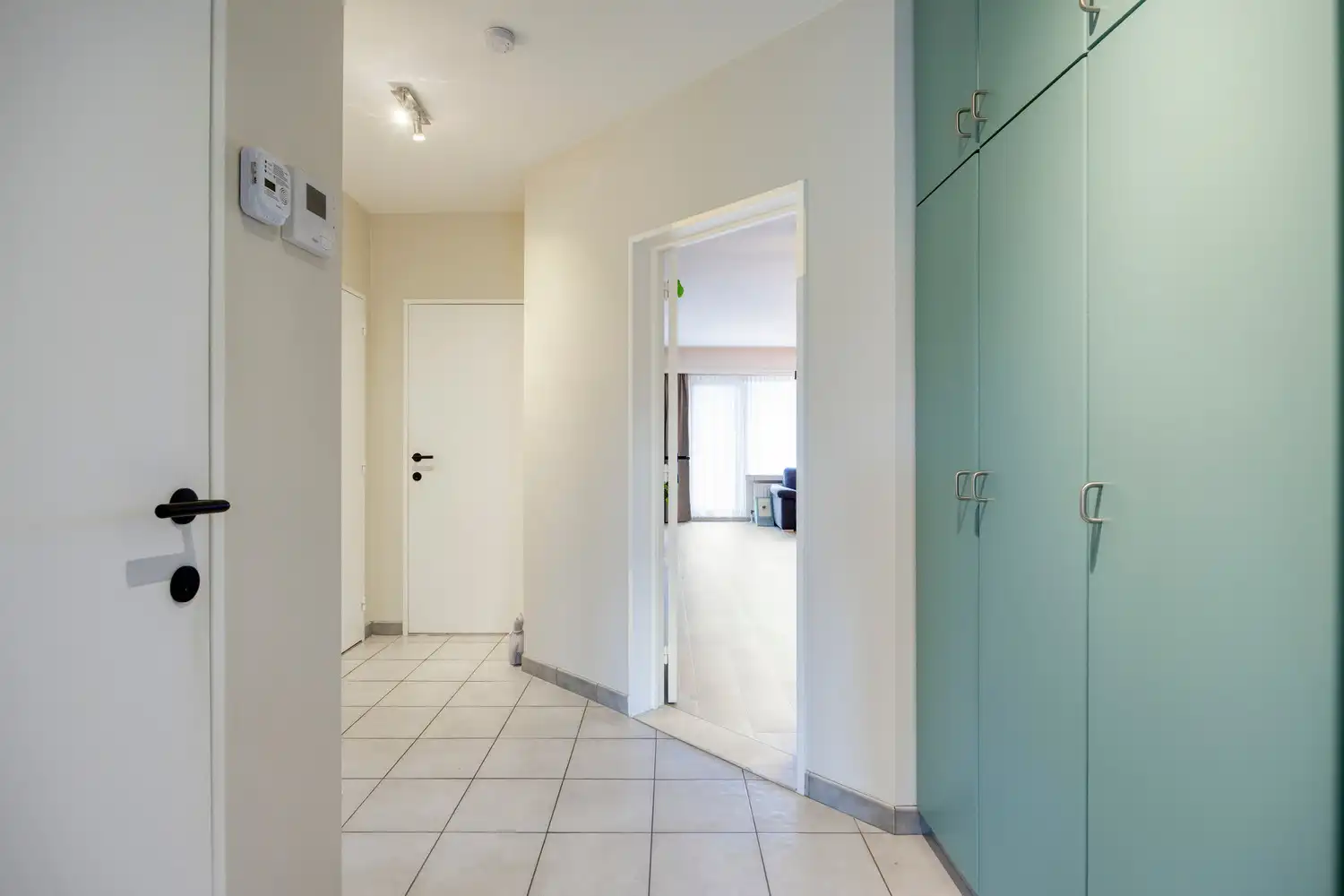 Lichtrijk en ruim 3 slaapkamer appartement met garage! foto 5