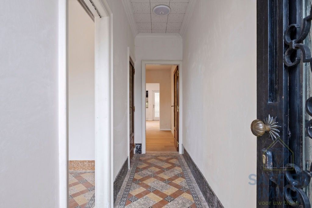 Gerenoveerde woning met extra magazijn in Harelbeke foto 5