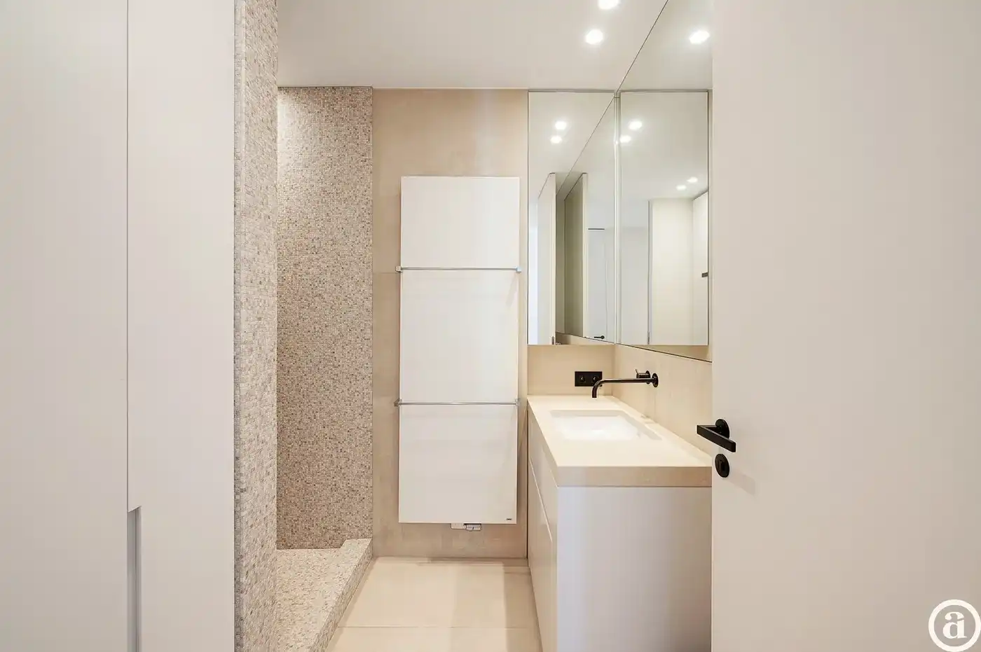 Luxueus appartement (4 slpk) met frontaal zicht op Zegemeer. foto 19