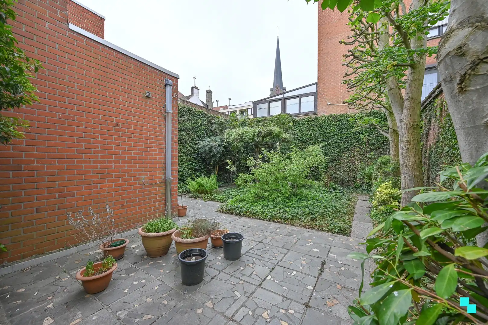 Centraal gelegen handelsruimte met bijhorende woonst en leuke stadstuin te Izegem foto 16
