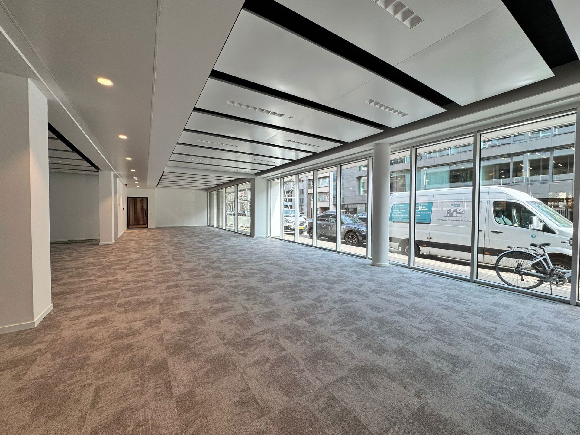 Modern gelijkvloers kantoor te huur te Antwerpen-Berchem foto 5