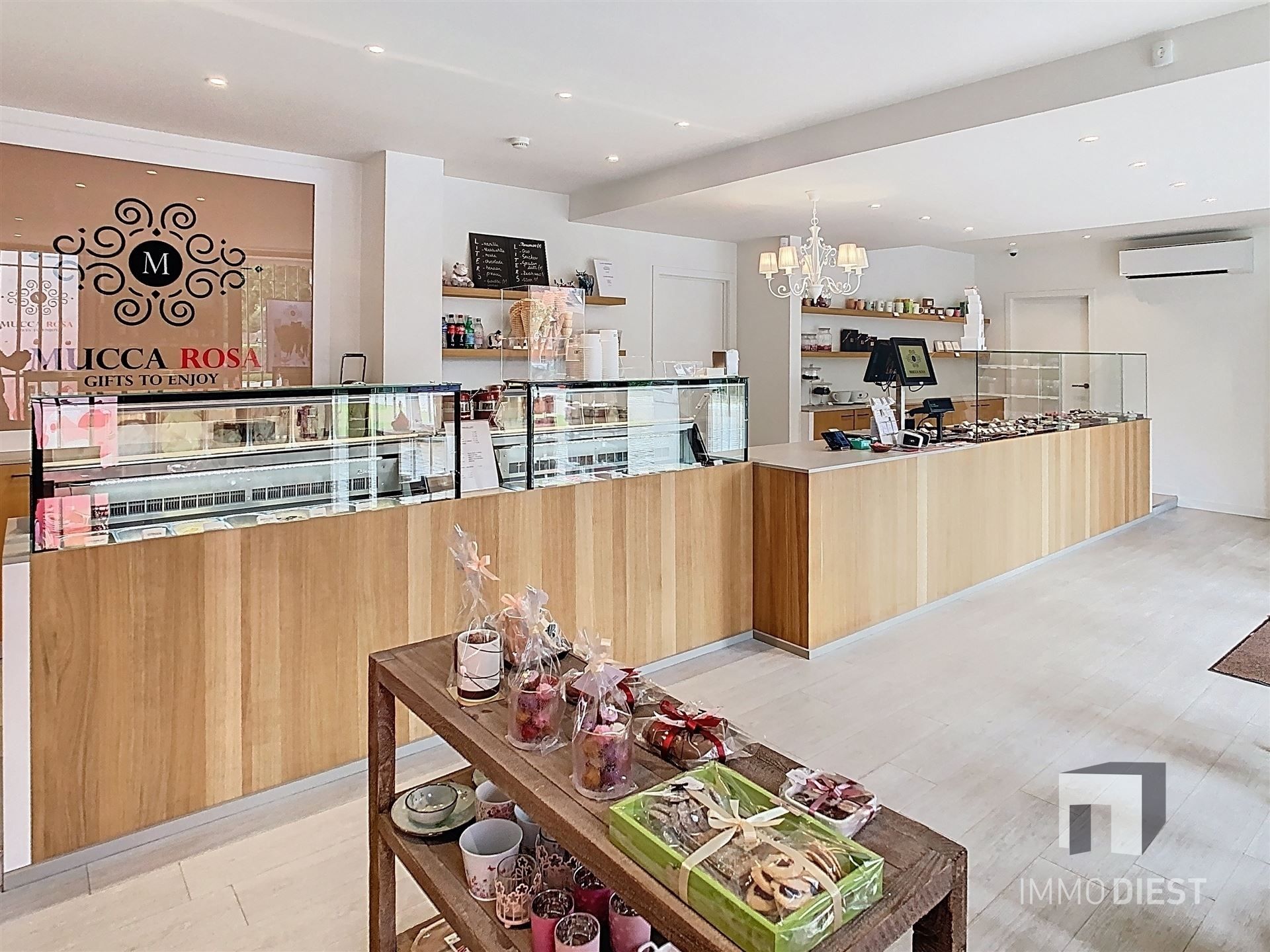 Handelspand met luxe woonst op goede locatie foto 10