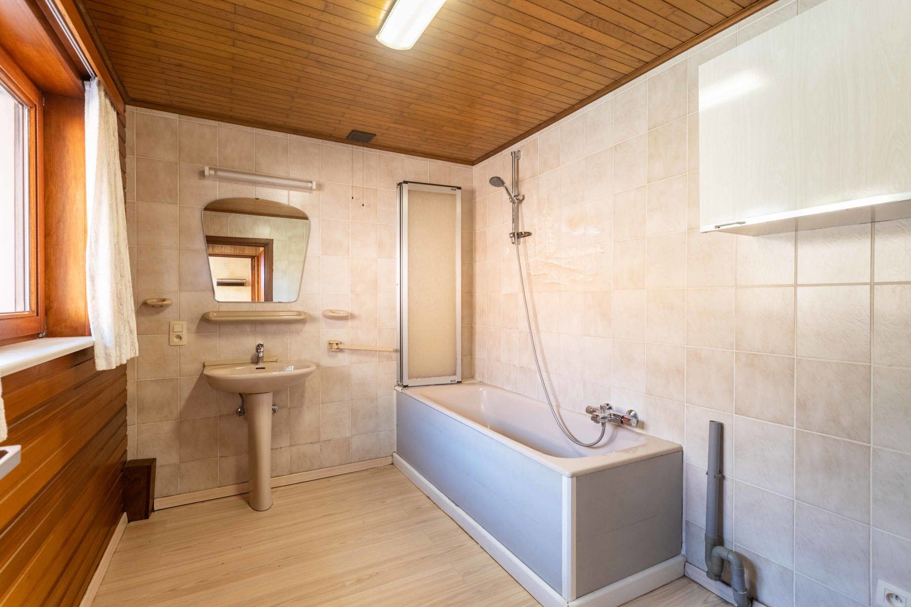 Goed onderhouden woning met garage te Aalst!  foto 11