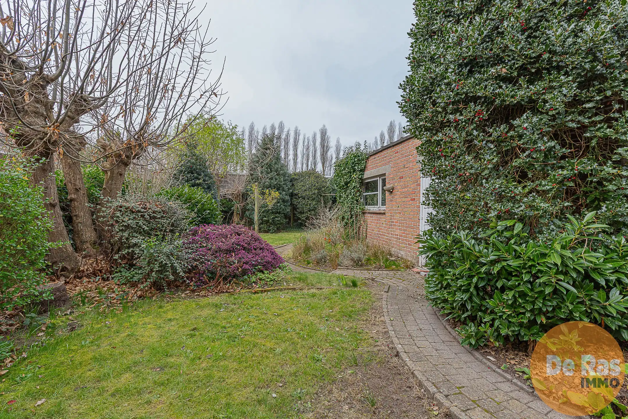 WETTEREN - Solide, te renoveren woning met 4 kamers en tuin foto 26