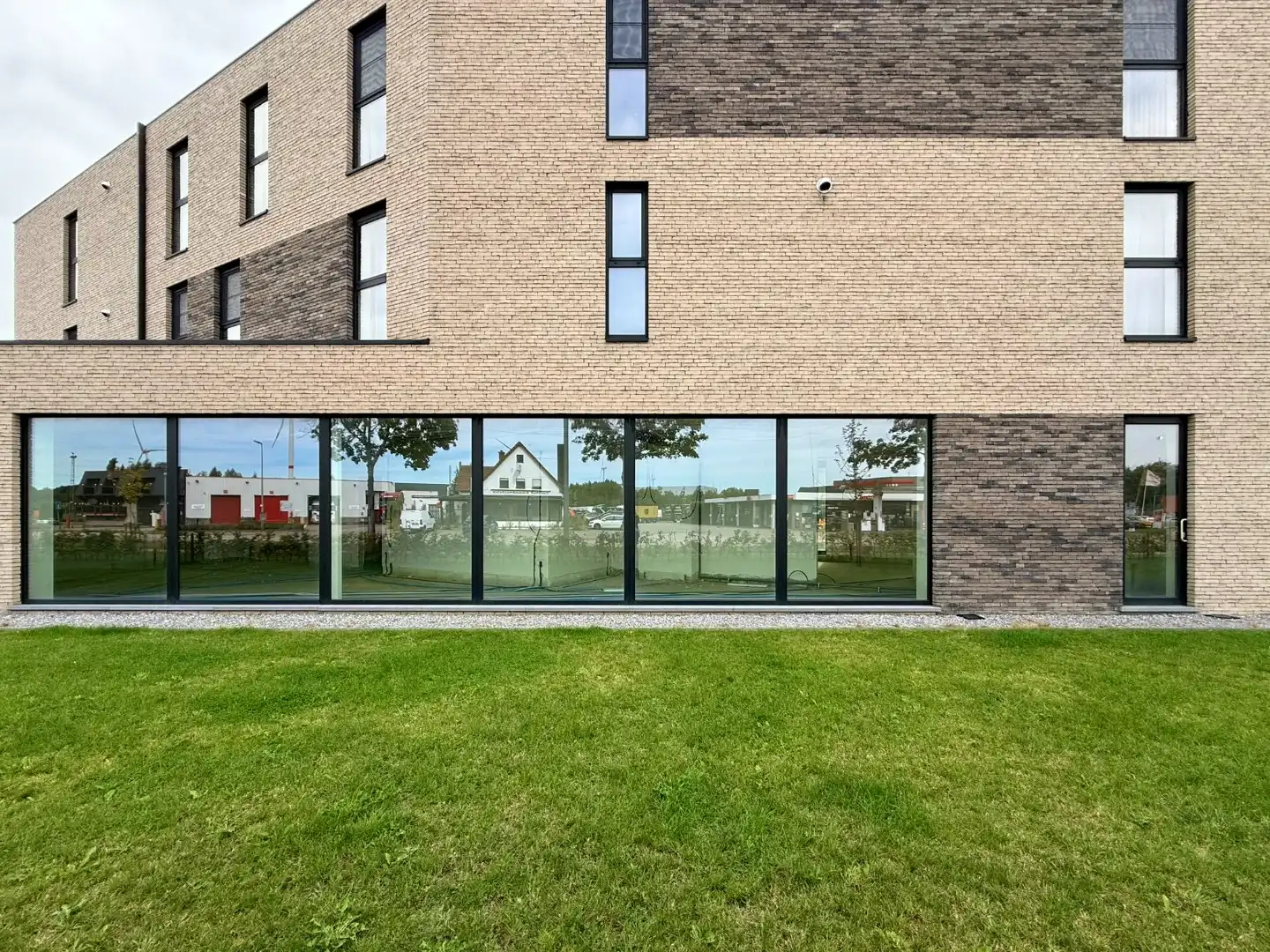 Centraal gelegen commerciële ruimte van 300 m² in Ham met parkeergelegenheid foto 24