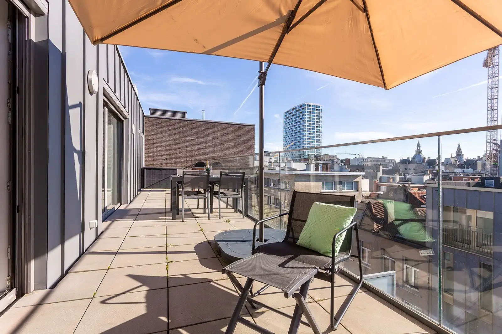 Penthouse met ruime terrassen en prachtige zichten!  foto {{pictureIndex}}