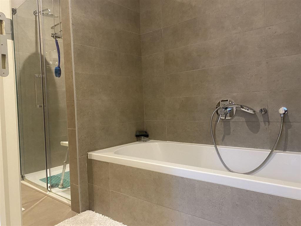 Nieuwbouw appartement in centrum 's-Gravenwezel foto 13