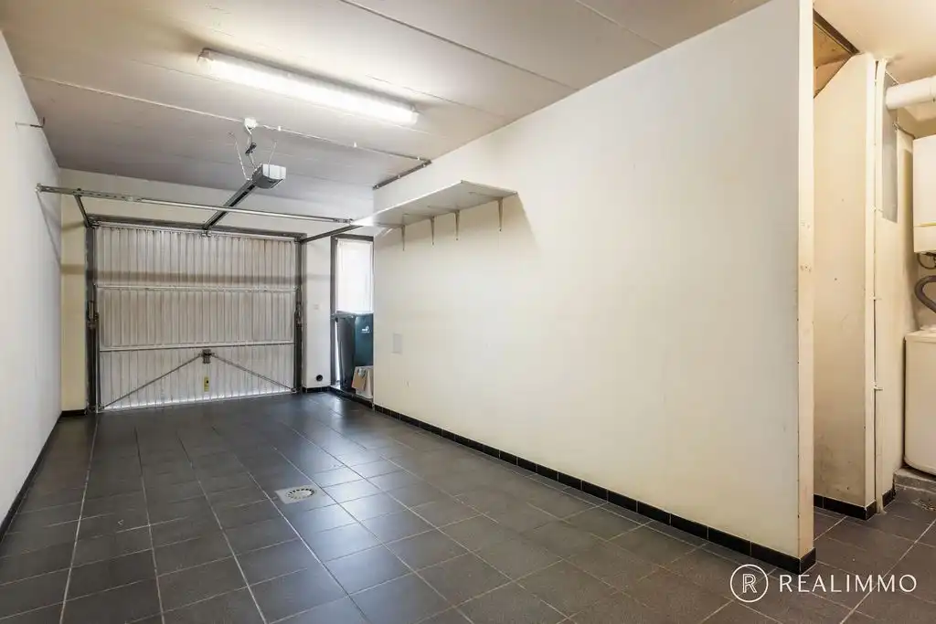 Ruime op te frissen, halfopen bebouwing te Zwevegem foto 8