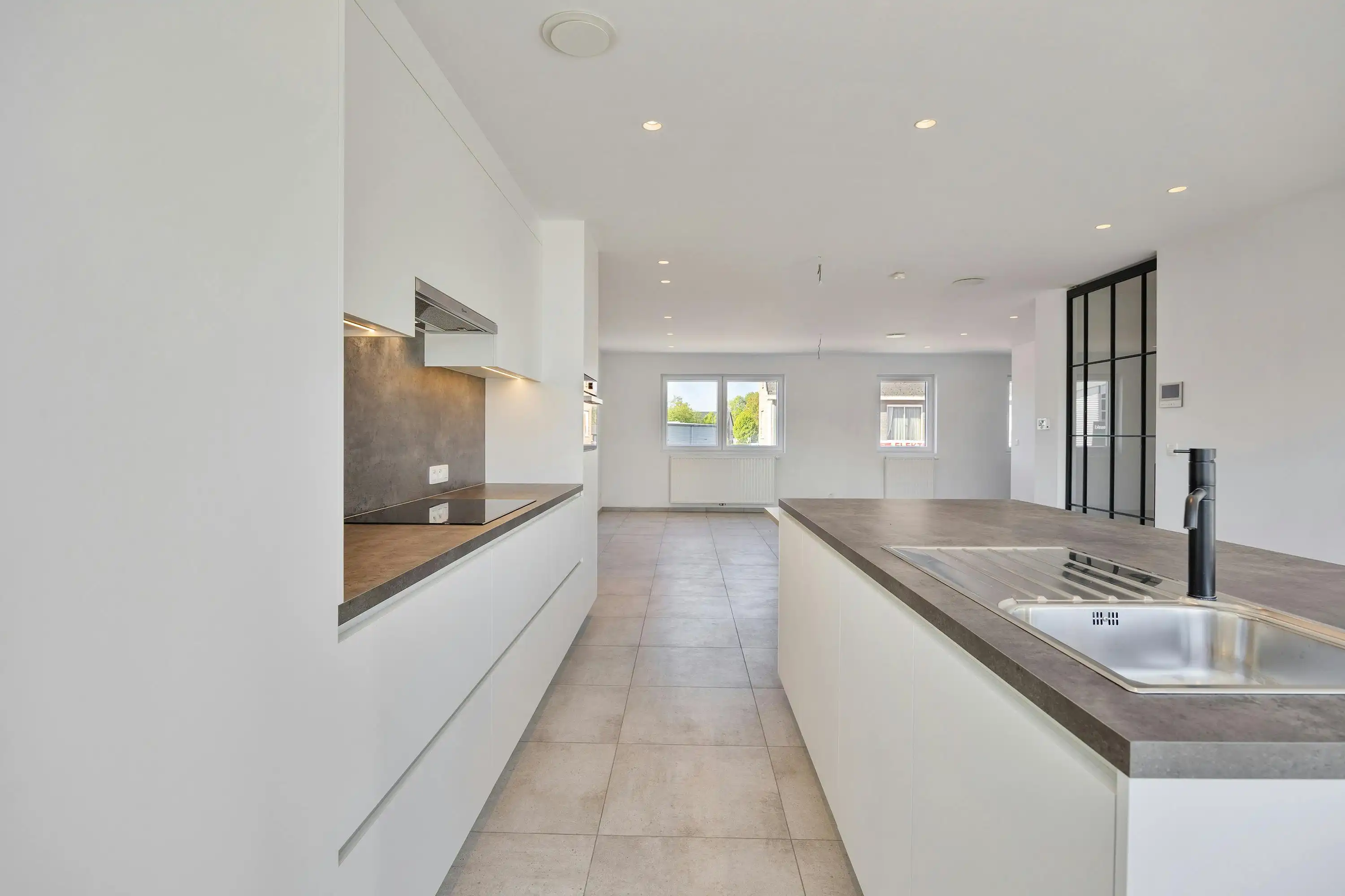 Ruim triplexappartement met terras in Zonhoven foto 9