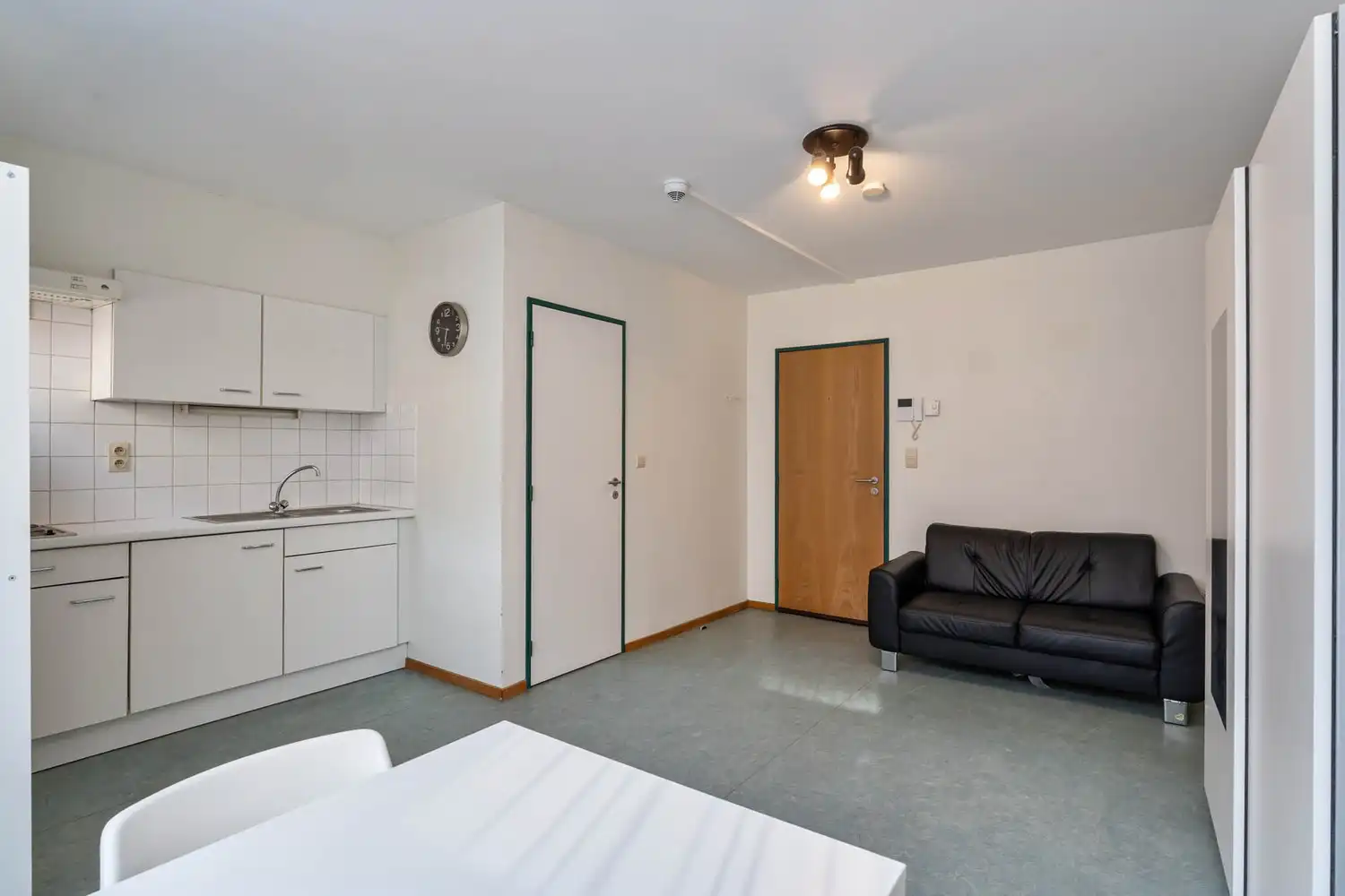 Lichtrijke en gemeubelde studio(22m²) nabij het station te centrum Leuven! foto 5