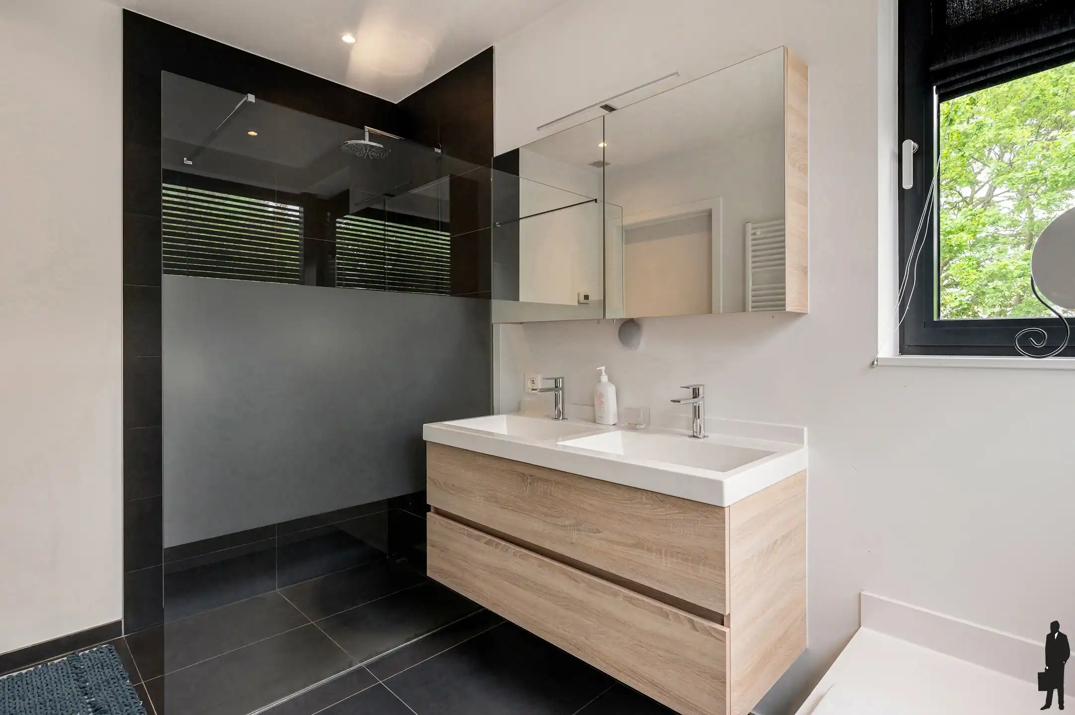 Luxueuze halfopen nieuwbouwwoning (2018) met 4 slaapkamers foto 22