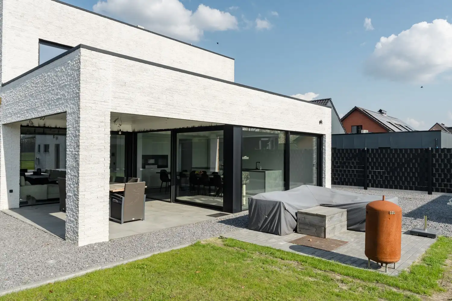 Moderne architecturale woning (2022) met 3 slaapkamers, bureau, kelder en ruime tuin te Pelt foto 31