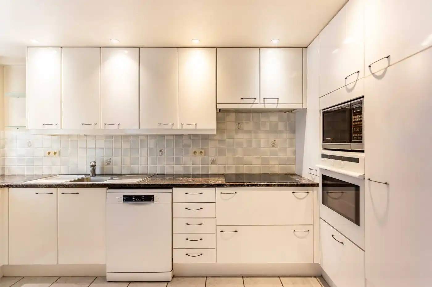 Ruim 3 slaapkamer appartement van maar liefst 125m² in centrum Zwevegem foto 10