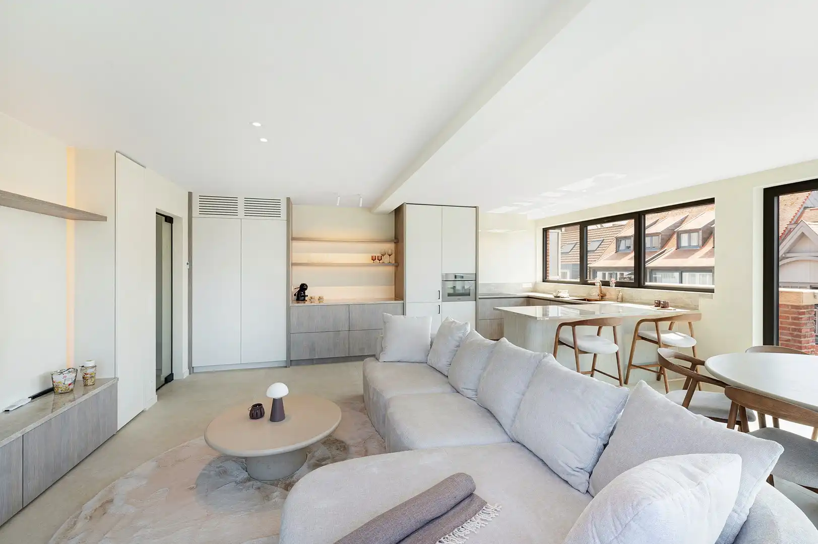 Prachtig gerenoveerd duplex hoekappartement nabij de Lippenslaan. foto 7