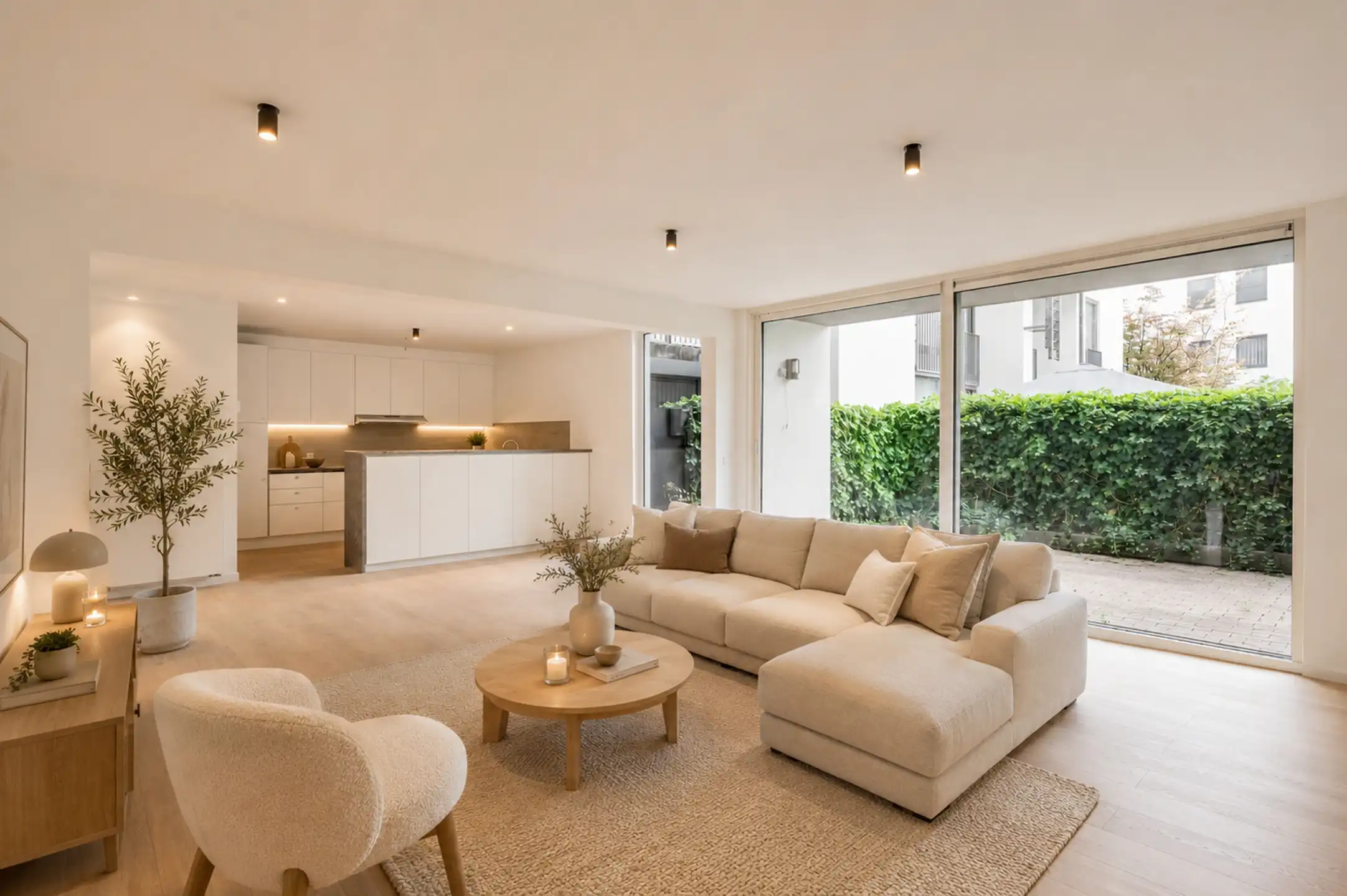 Ruim appartement op toplocatie met  Zuidgerichte koer. foto {{pictureIndex}}