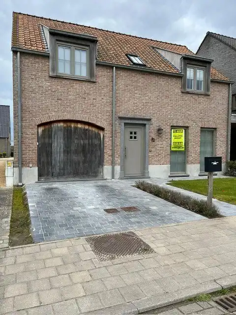 Instapklare woning met tuin en garage te huur in Staden foto {{pictureIndex}}