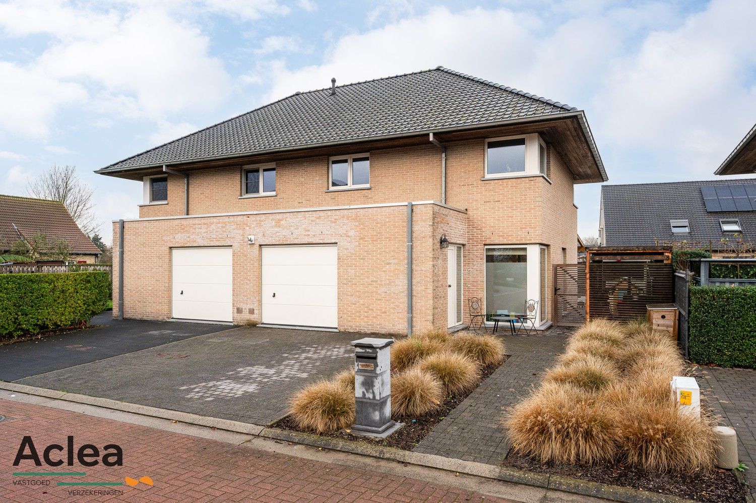 Instapklare koppelwoning met 3 slpks in een rustige wijk foto {{pictureIndex}}