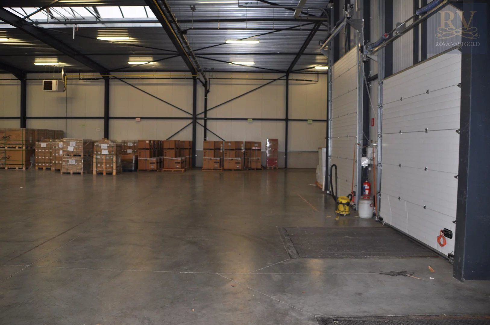 OPSLAGLOODS VAN +-407 M Â² Â OP Â EEN CENTRALE LOCATIE IN ZONHOVEN foto 4