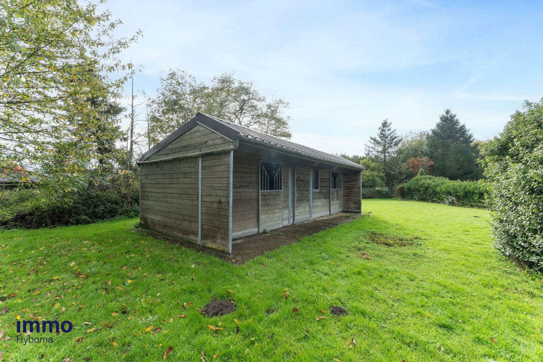 Idyllisch gelegen villa op 3598 m² met garage voor 6 wagens foto 22