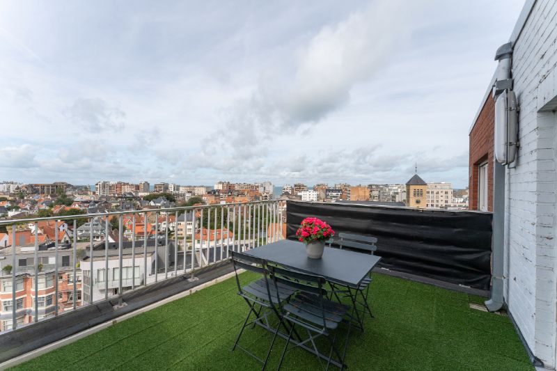 PENTHOUSE MET PANORAMISCH UITZICHT foto 17