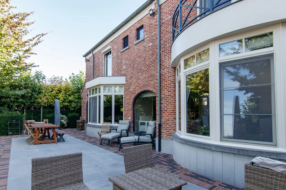 Hoogwaardig afgewerkt landhuis met Engelse grandeur op toplocatie foto 5