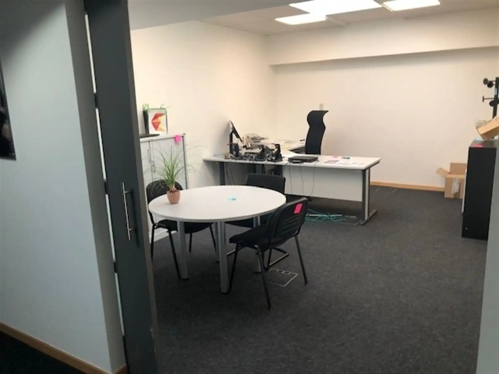 Kantoor te huur aan de op- en afrit van Sint-Job foto 15