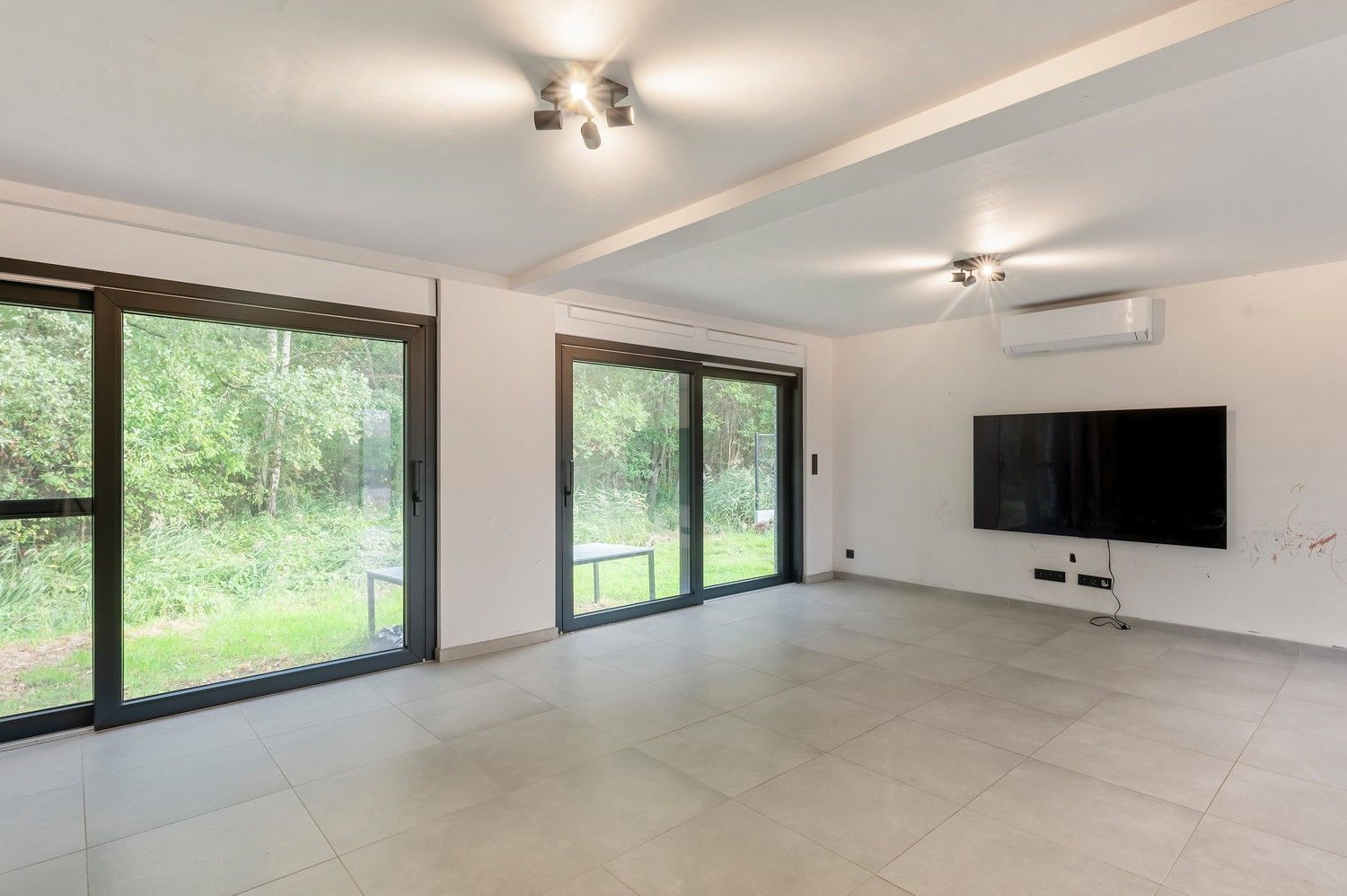 Nieuwe, energiezuinige open bebouwing in doodlopende straat. foto 22