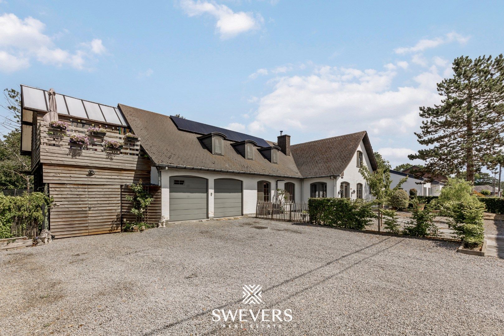 Verrassend riante woning met zes slaapkamers te Heusden-Zolder foto {{pictureIndex}}