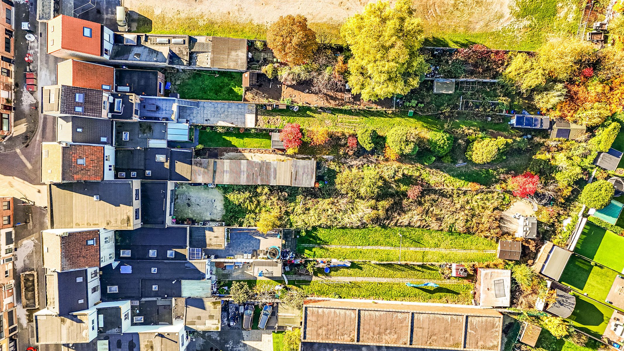 Renovatieproject op ruim perceel foto 4