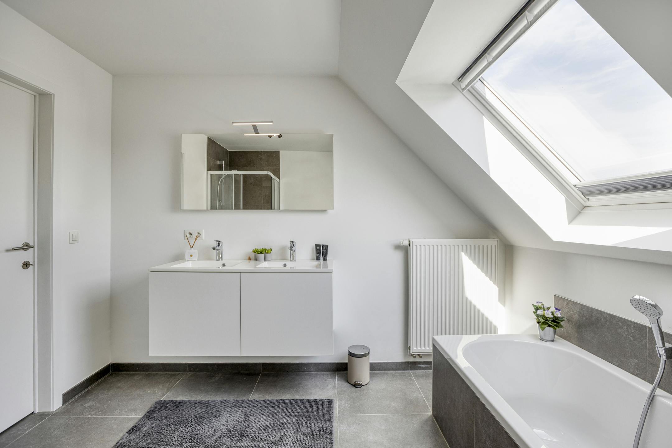 Energiezuinig halfopen huis in rustige straat te Izegem! foto 16