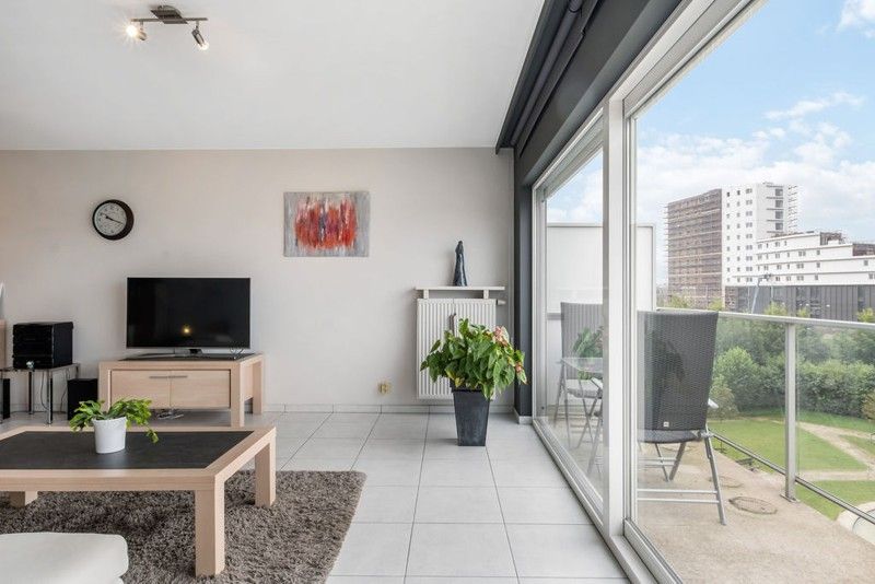 Instapklaar appartement te huur! foto 4