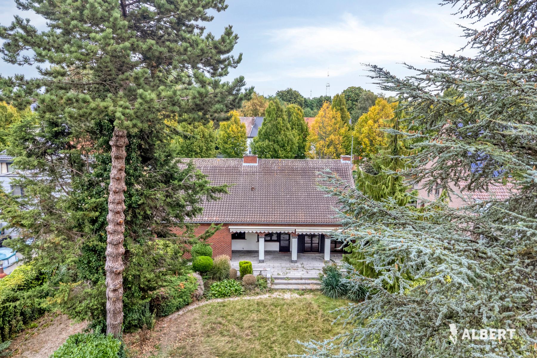 Bungalow met inrichtbare zolder op een ruim perceel foto 11