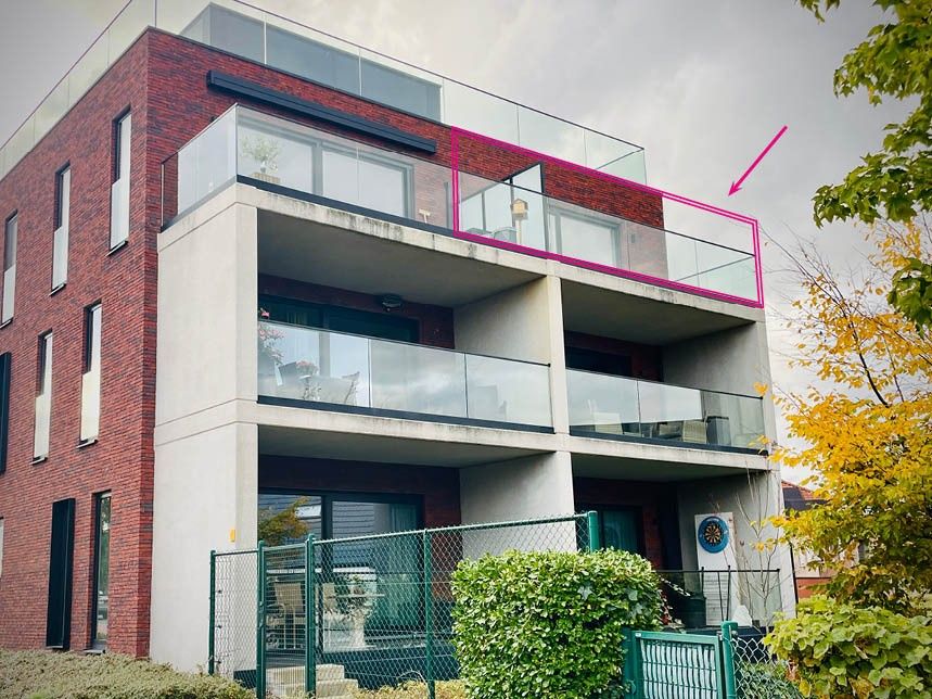 Modern 1 slpk. appartement op wandelafstand van het station en stadscentrum van Genk, met als extra troeven een apart ingericht bureau en groot terras met prachtig zicht. foto 13