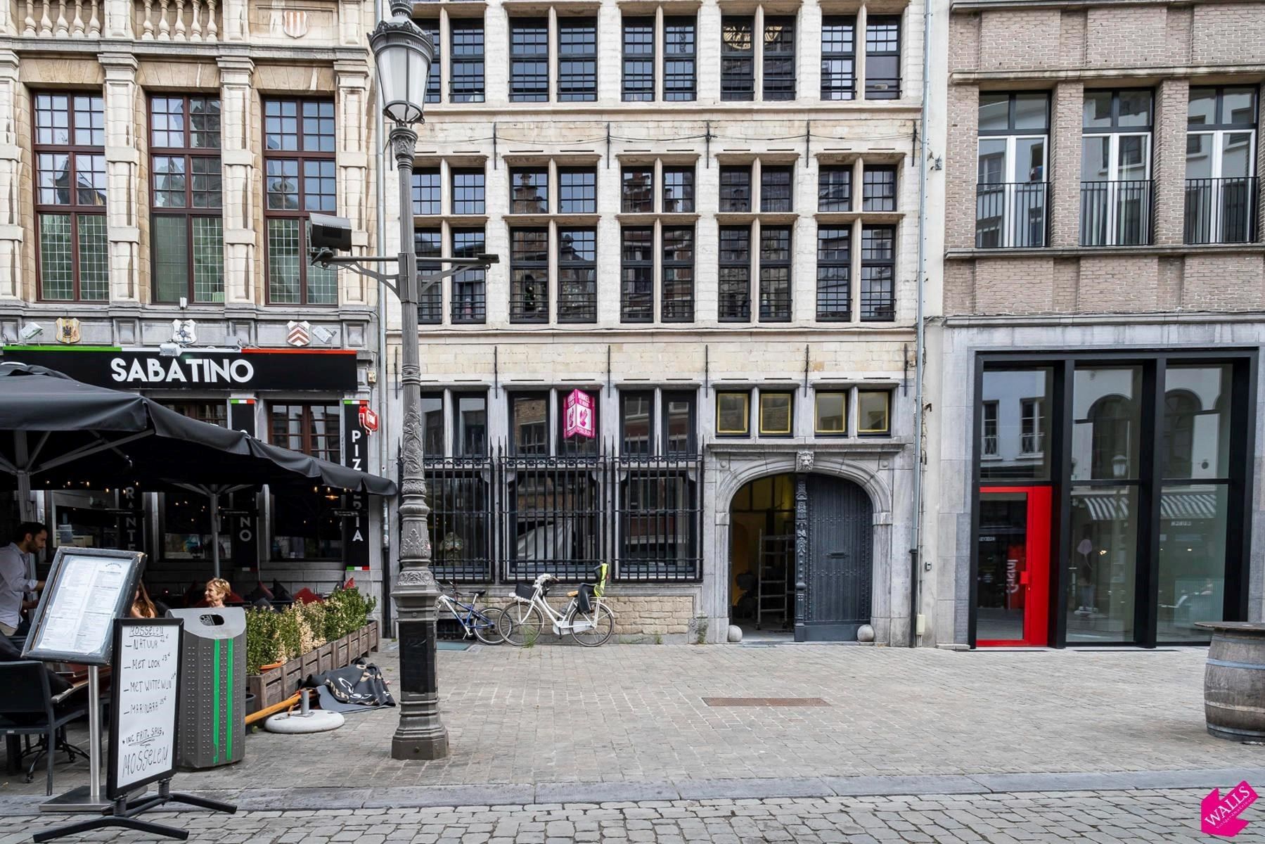 Historisch winkelpand op de Grote Markt foto 5