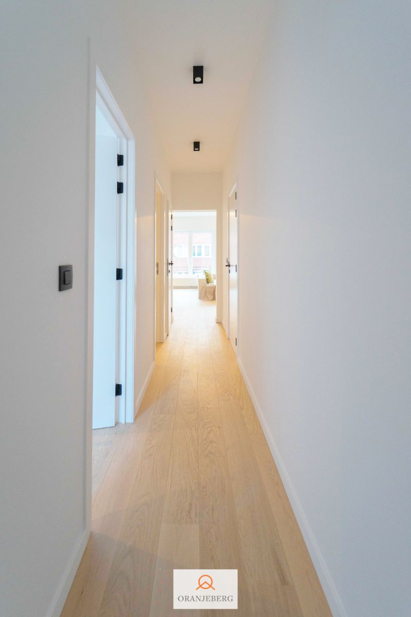 Lichtrijk en gerenoveerd 2 slpk appartement met terras foto 19