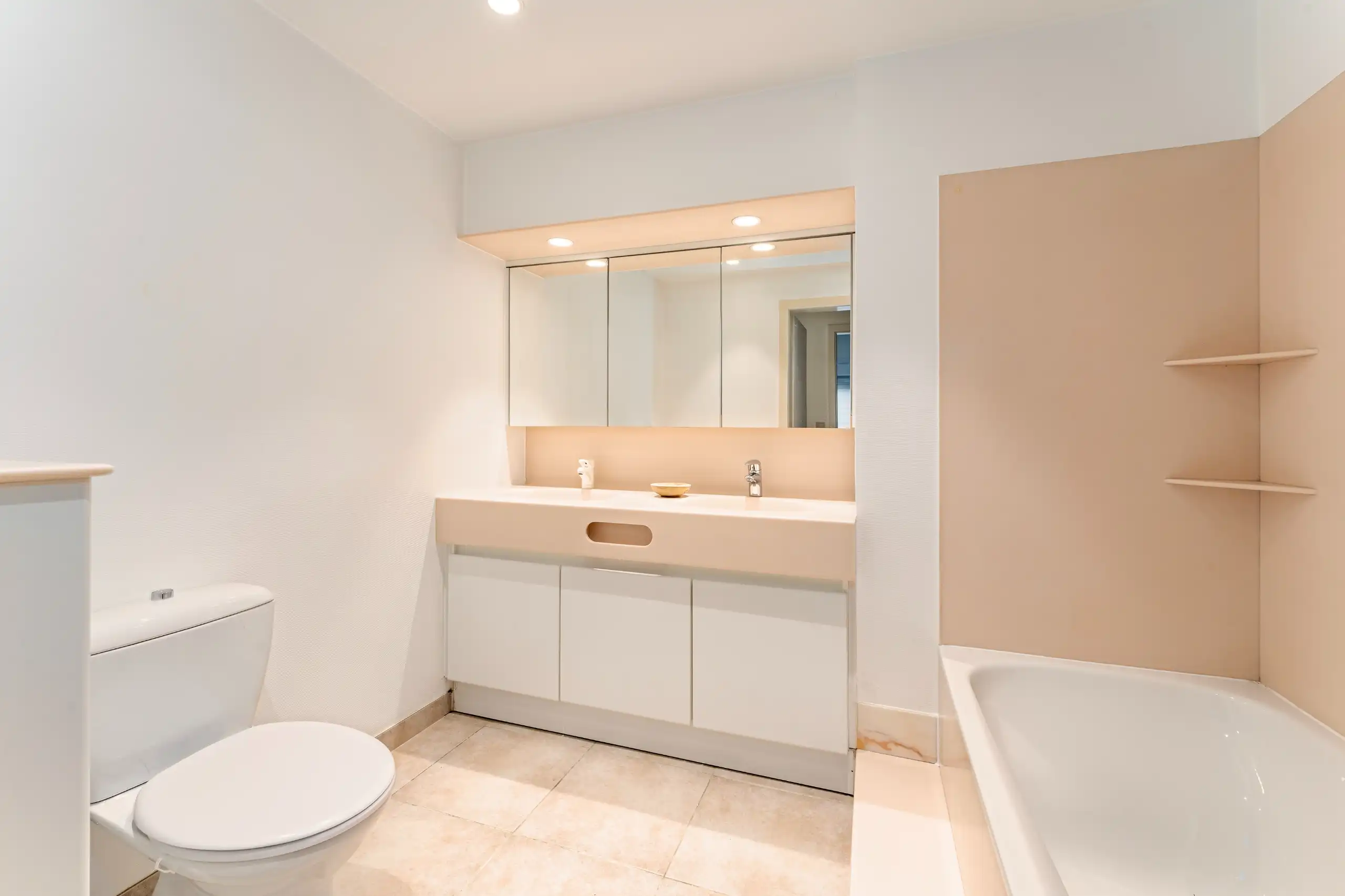 Verzorgde bungalow op 585 m2 met 3 slaapkamers en zonnige tuin nabij het centrum foto 13