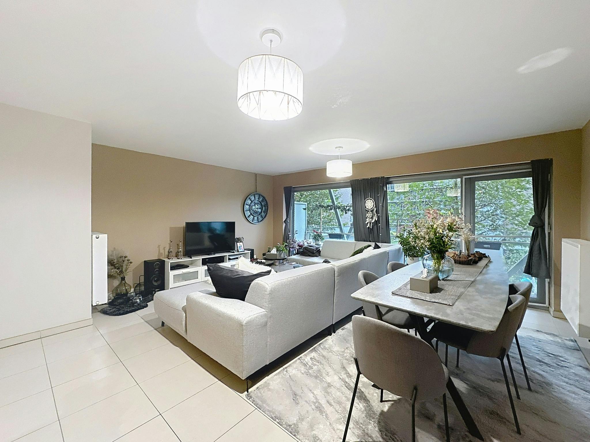 Instapklaar appartement met EPC A nabij het station van Brugge foto {{pictureIndex}}