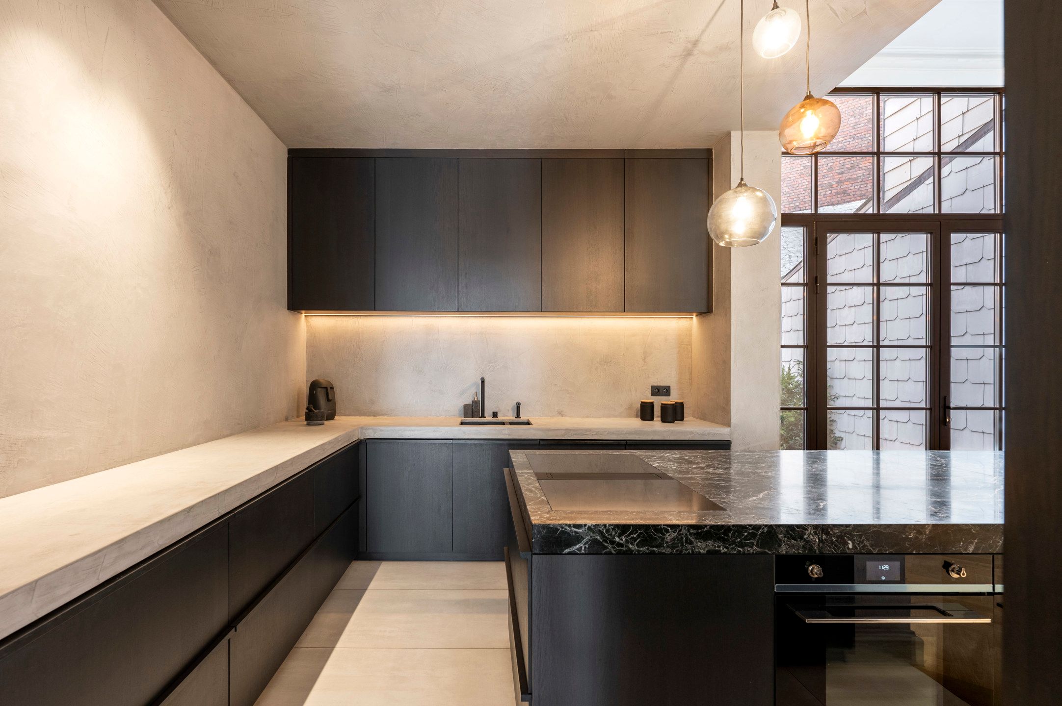Indrukwekkend herenhuis op een toplocatie te Antwerpen Zuid. foto 6
