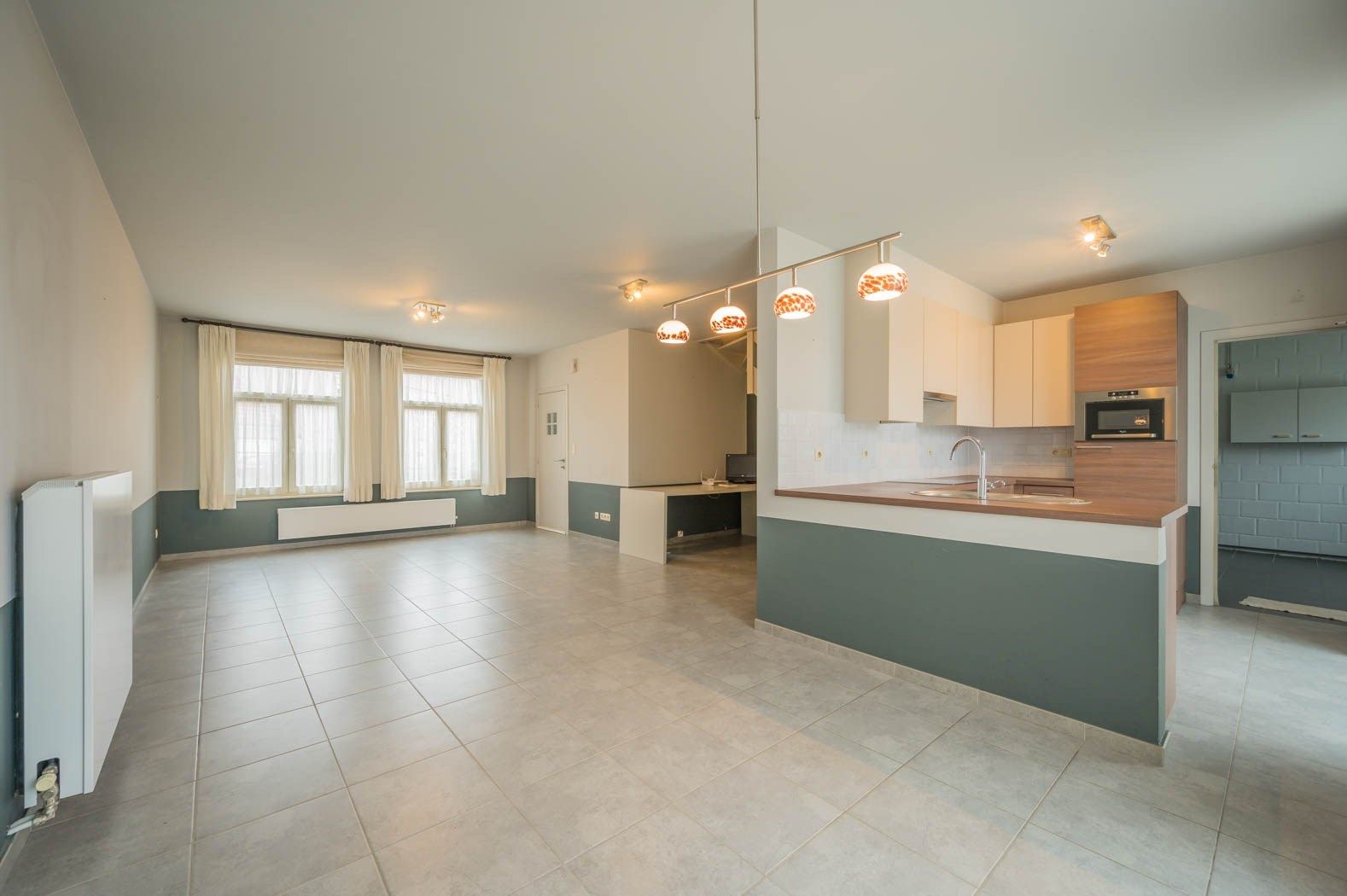 Recente driegevel in uiterst aangename woonwijk. foto 6