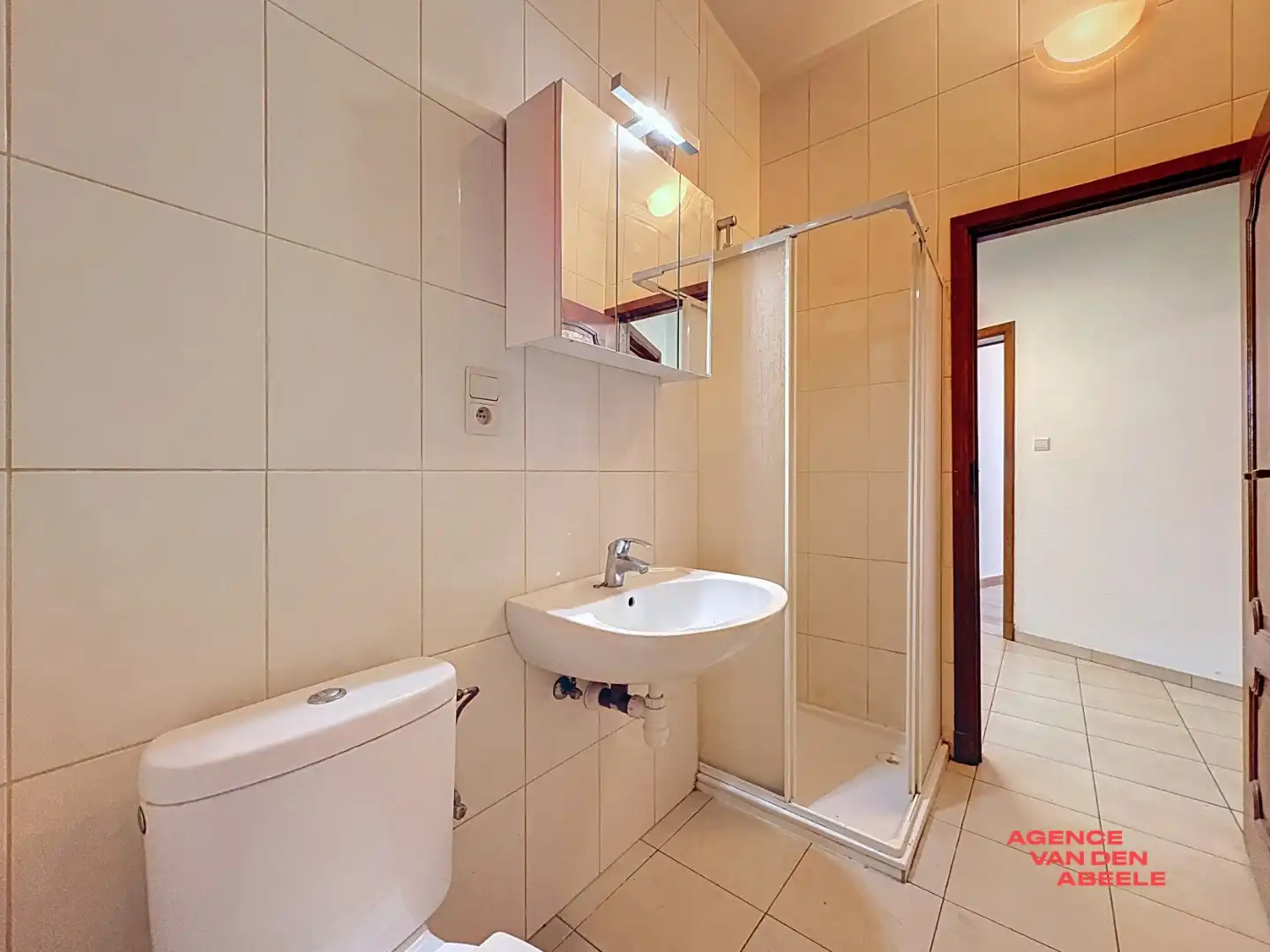 Gelijkvloers appartement vlakbij Sint-Annakwartier foto 9