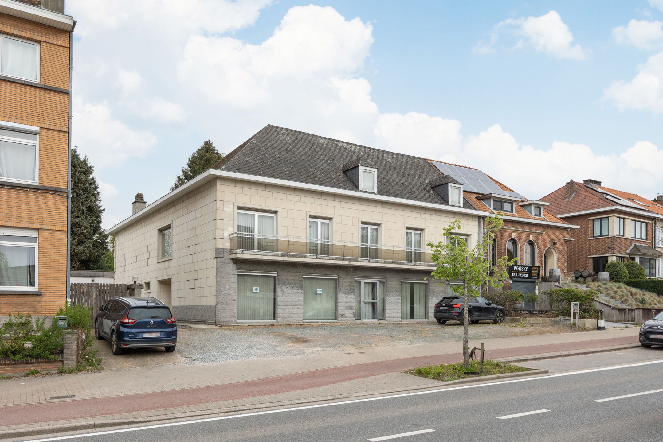 Opbrengstgebouw met mogelijkheid tot creatie van 4 eenheden foto {{pictureIndex}}