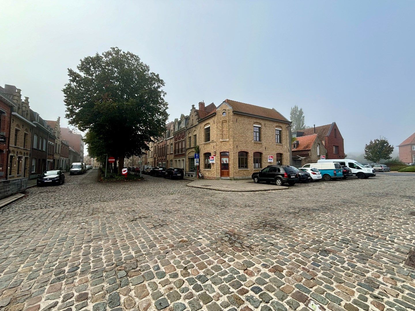 Uniek polyvalent eigendom te stadskern Ieper. foto 3