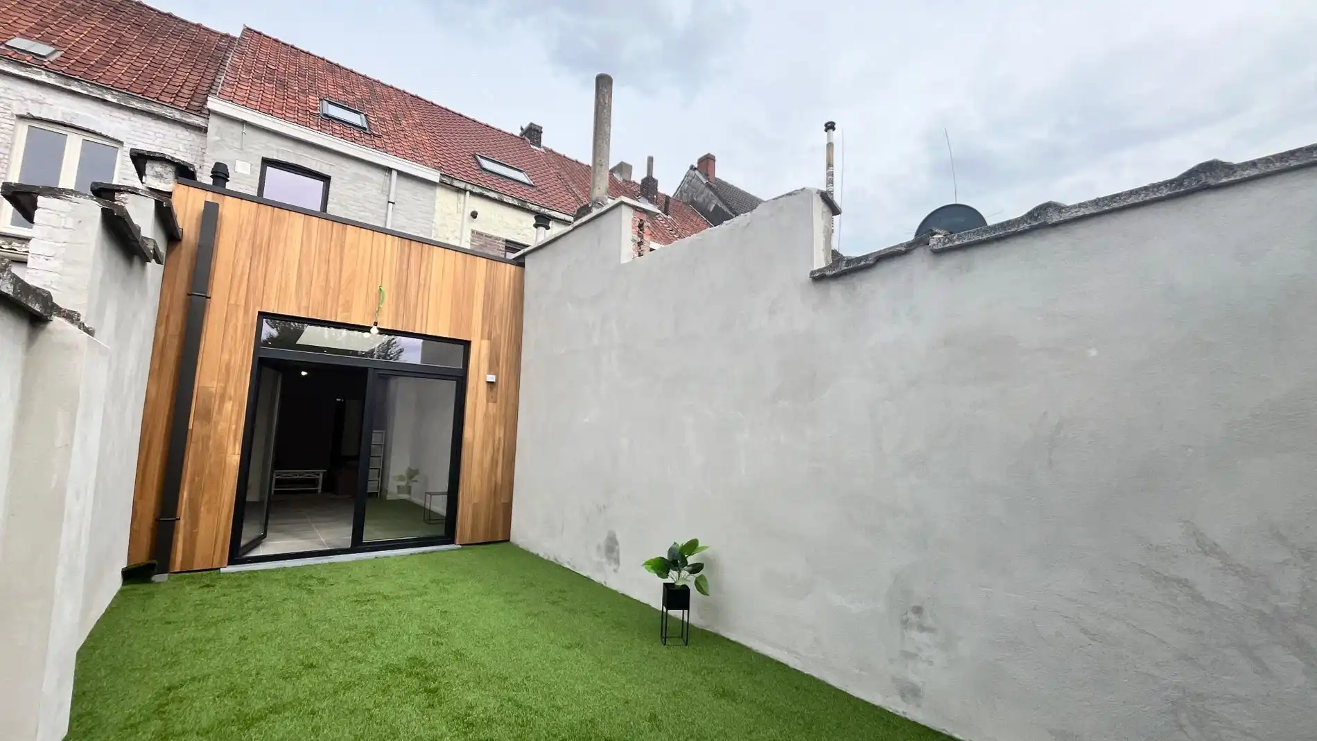Grote woning met 3 kamers, veel bergruimte en een stadstuin foto 18