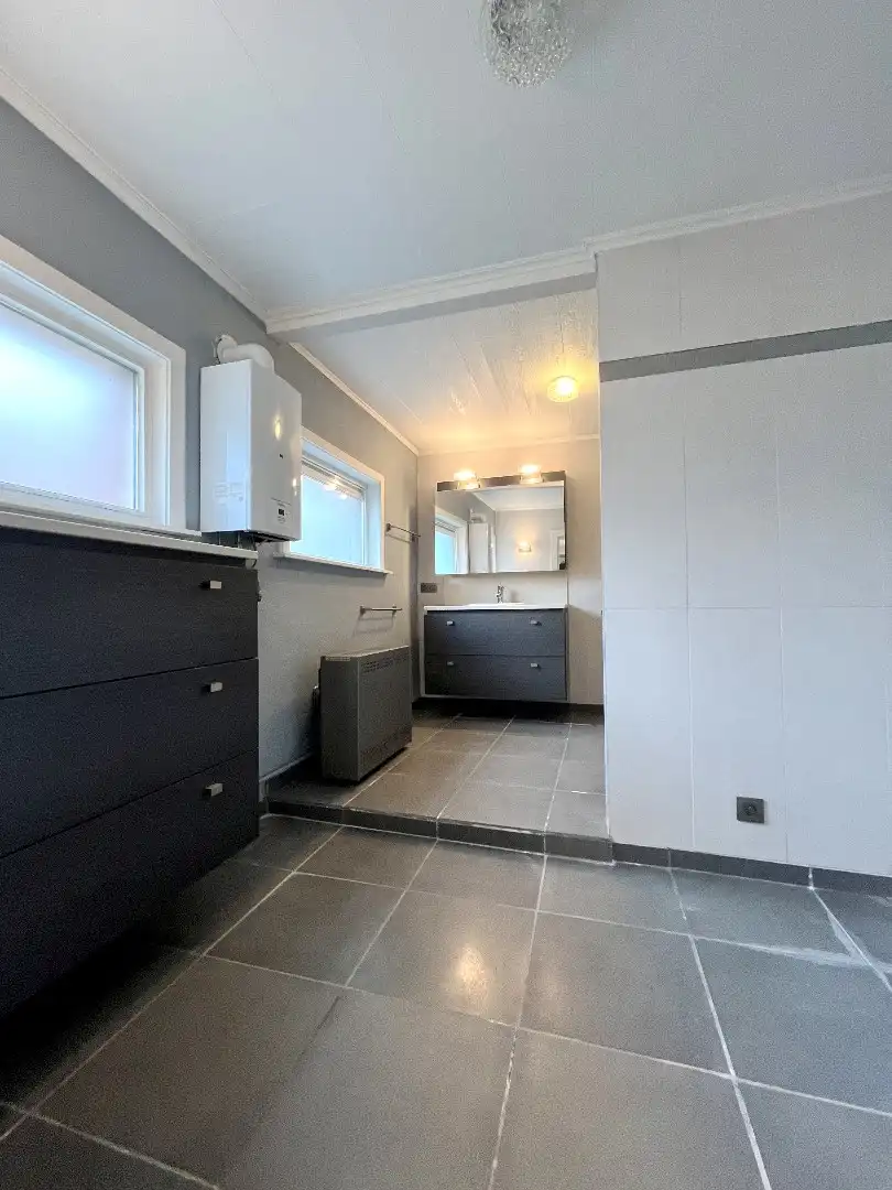 Halfopen 4-slpkr woning met tuin & garage foto 19