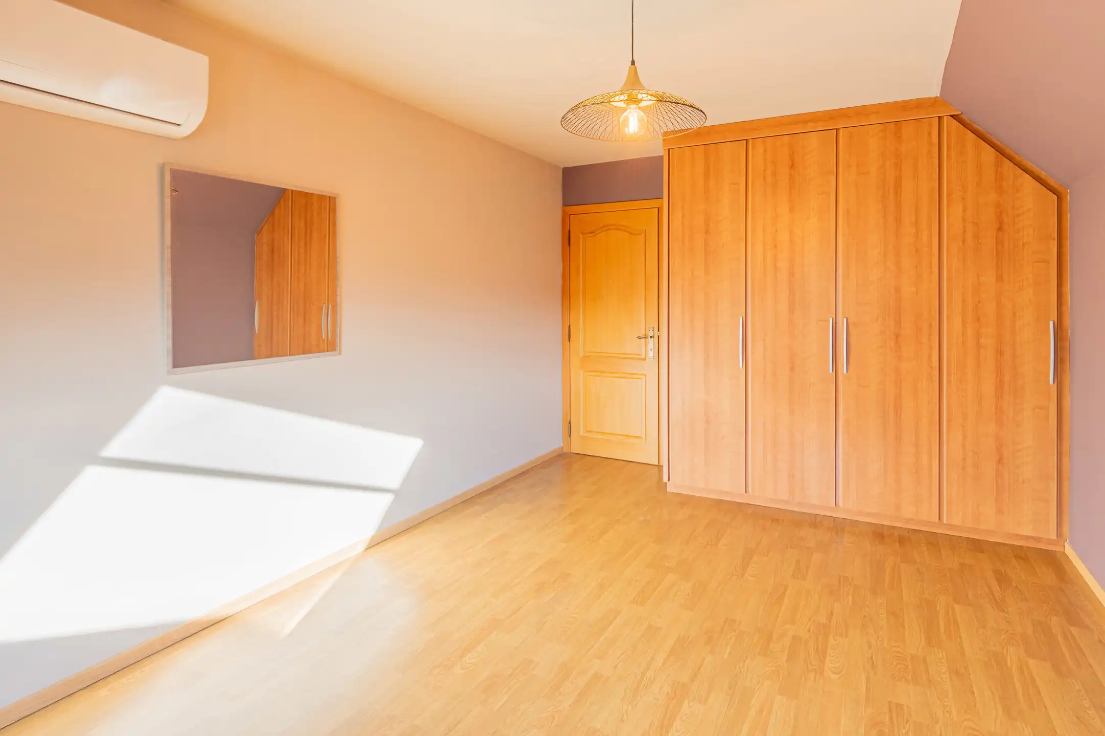 Ruim 2 slaapkamer dakappartement met terras en garage  foto 8