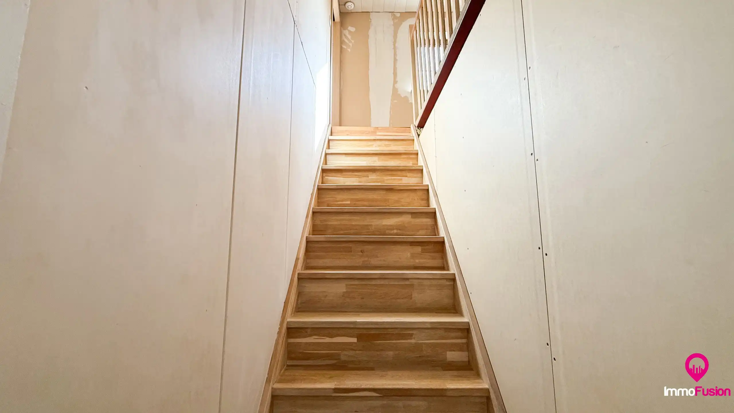 Charmante woning met 5 slaapkamers op een ruim perceel! foto 32