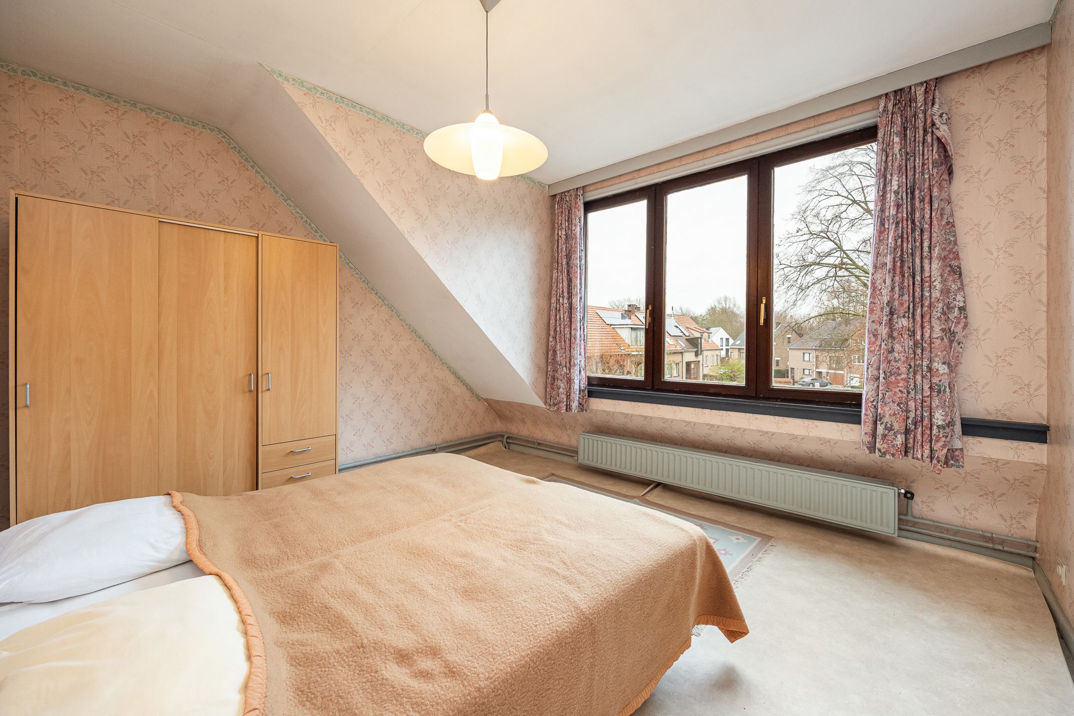 Solide te renoveren woning op top locatie foto 19